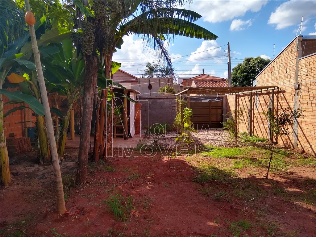 Venda de Terreno / Padrão na cidade de Araraquara