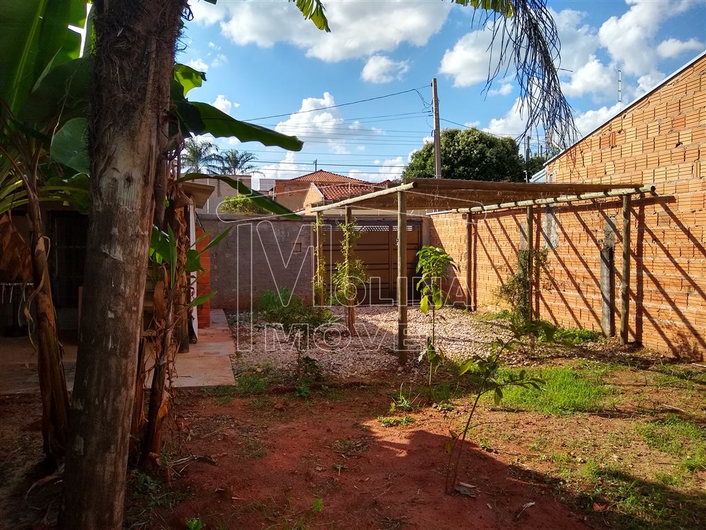 Venda de Terreno / Padrão na cidade de Araraquara