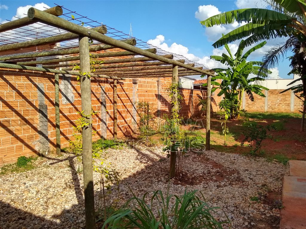 Venda de Terreno / Padrão na cidade de Araraquara