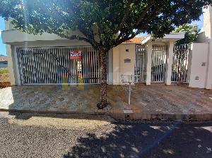 Casa para venda e locação com 3 quartos no Jardim Petrópolis, Ibitinga - Lúcio Imóveis