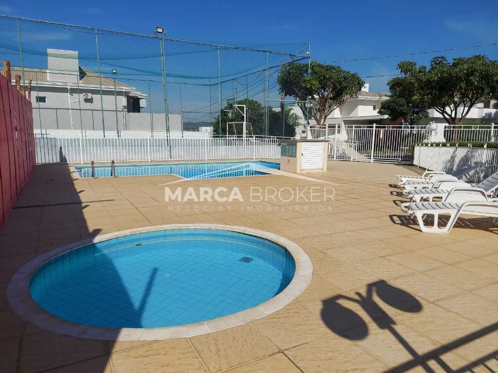 Casa em condomínio à comprar no condomínio villagio di napol