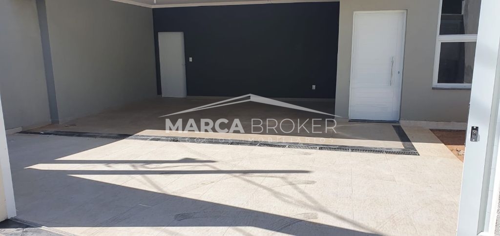 Casa a venda 03 Dorm, sendo 01 suite, com ampla garagem recém construída na cidade de Valinhos