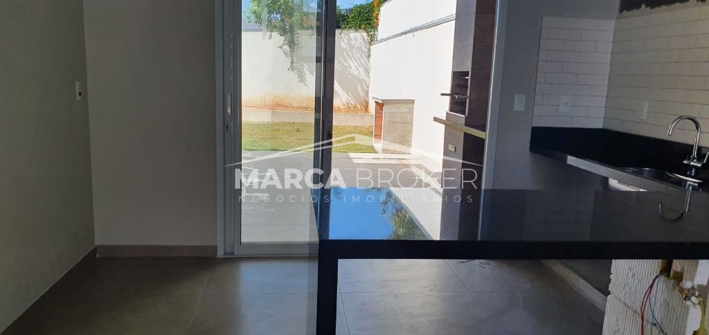 Casa a venda 03 Dorm, sendo 01 suite, com ampla garagem recém construída na cidade de Valinhos