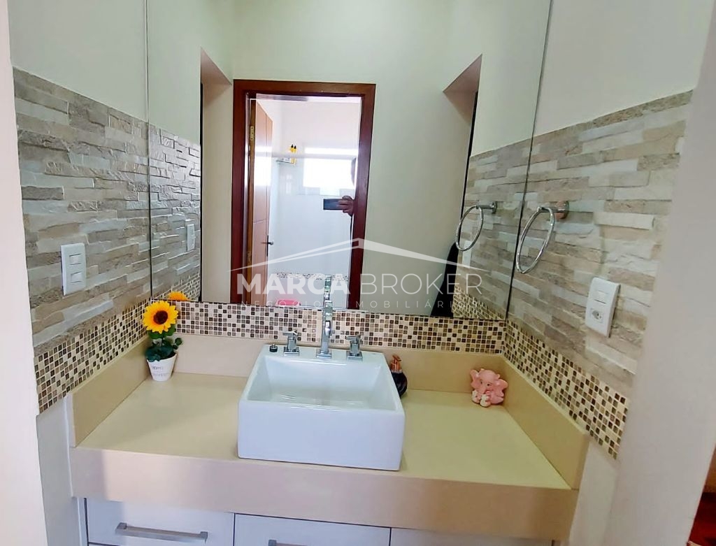 Casa a venda, com 03 Dormitórios, sendo 01 suíte, no CONDOMÍNIO FLORADA DA MATA - Valinhos SP