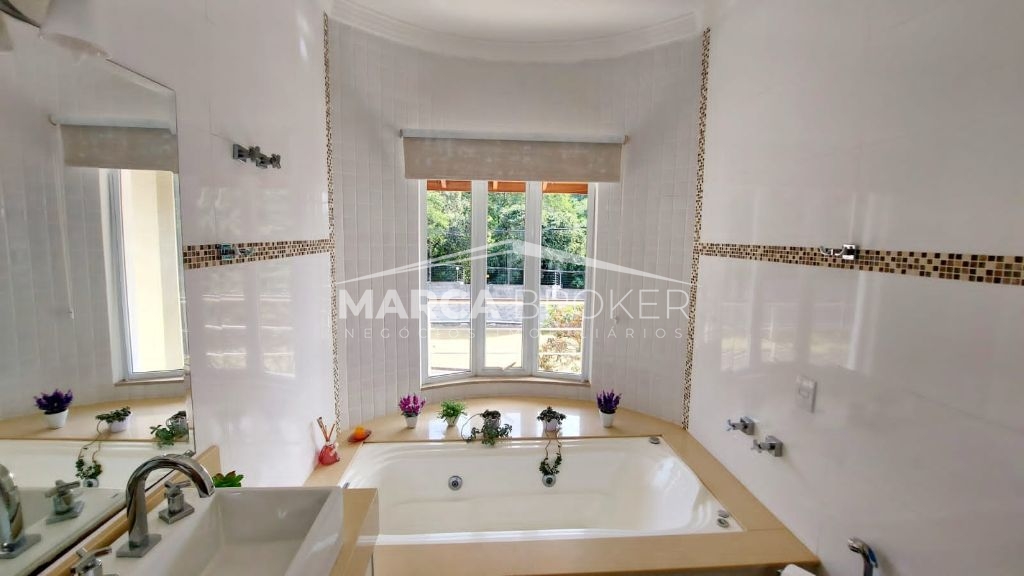 Casa a venda, com 03 Dormitórios, sendo 01 suíte, no CONDOMÍNIO FLORADA DA MATA - Valinhos SP