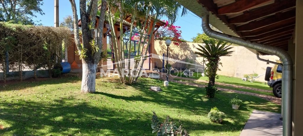 Casa a venda com 03 dormitórios na cidade tuiuti /sp