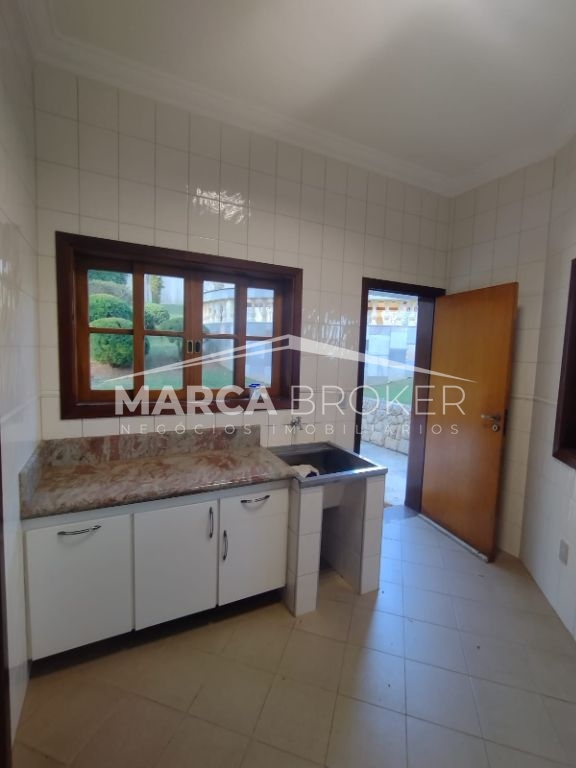 Casa para locação, em condomínio com 05 suites, na cidade de