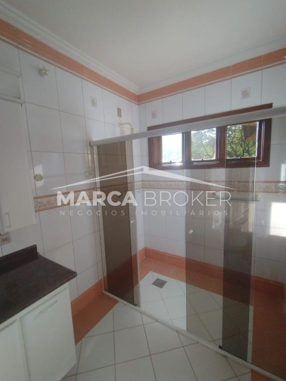 Casa para locação, em condomínio com 05 suites, na cidade de