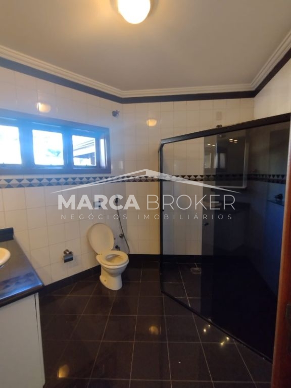 Casa para locação, em condomínio com 05 suites, na cidade de