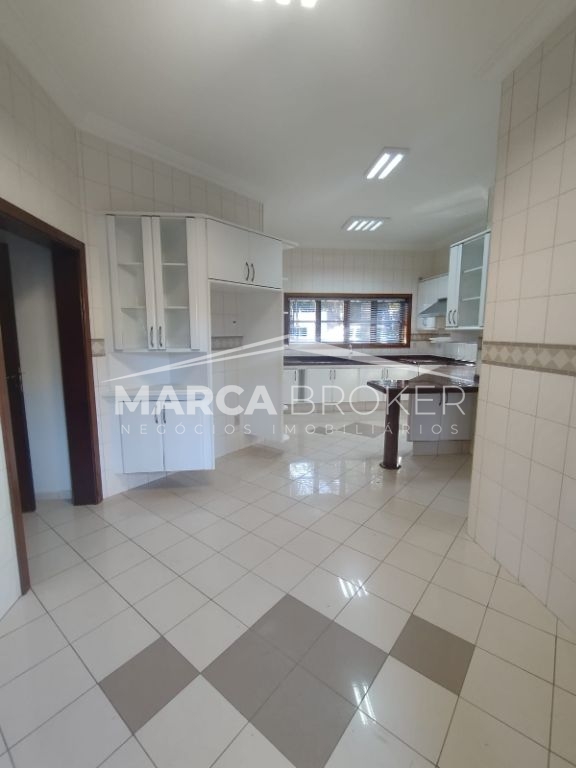 Casa para locação, em condomínio com 05 suites, na cidade de