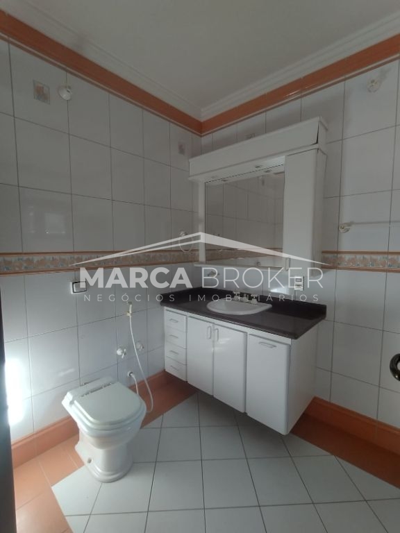 Casa para locação, em condomínio com 05 suites, na cidade de