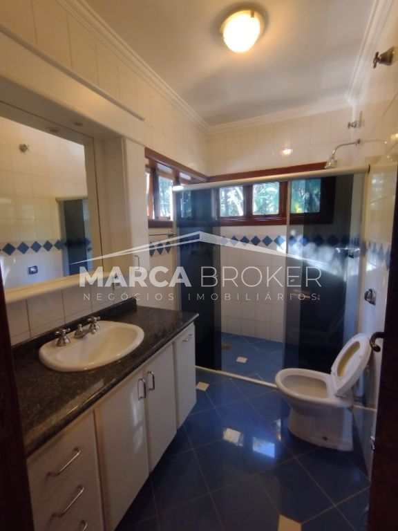 Casa para locação, em condomínio com 05 suites, na cidade de