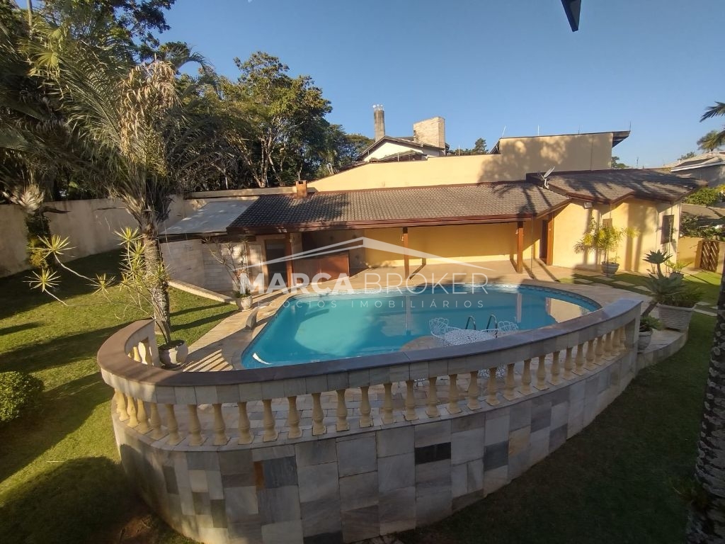 Casa para Locação, em condomínio com 05 suites, na cidade de Valinhos