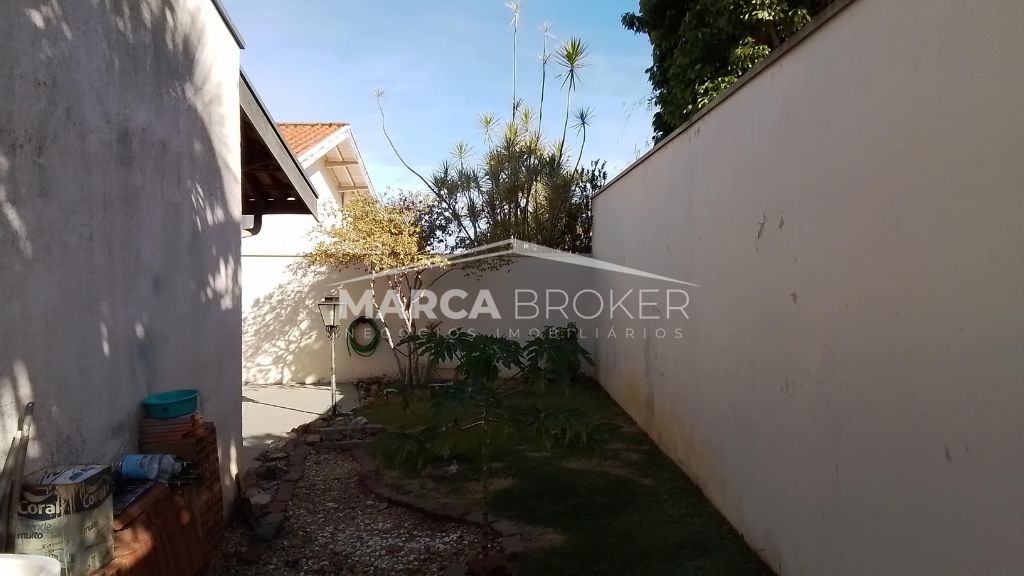 Casa a venda com 03 Dorm, sendo uma suíte no Condomínio Terras do Oriente em Valinhos