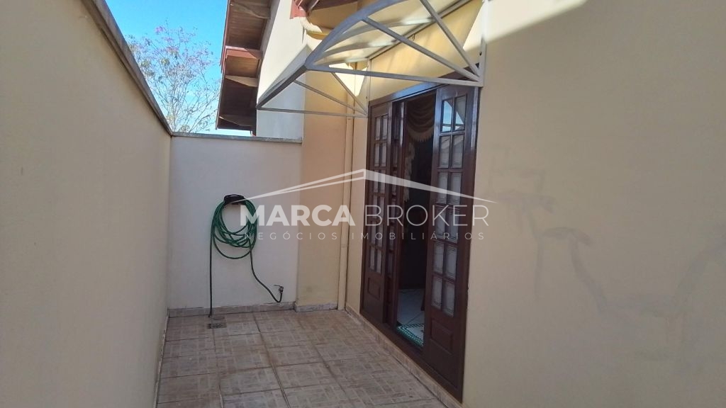 Casa a venda com 03 Dorm, sendo uma suíte no Condomínio Terras do Oriente em Valinhos