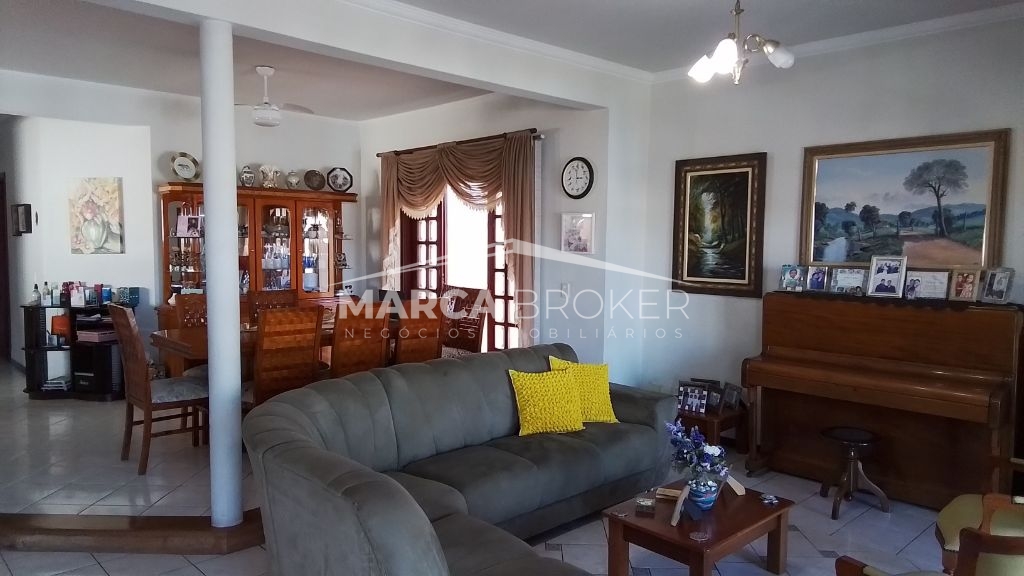 Casa a venda com 03 dorm, sendo uma suíte no condomínio terr