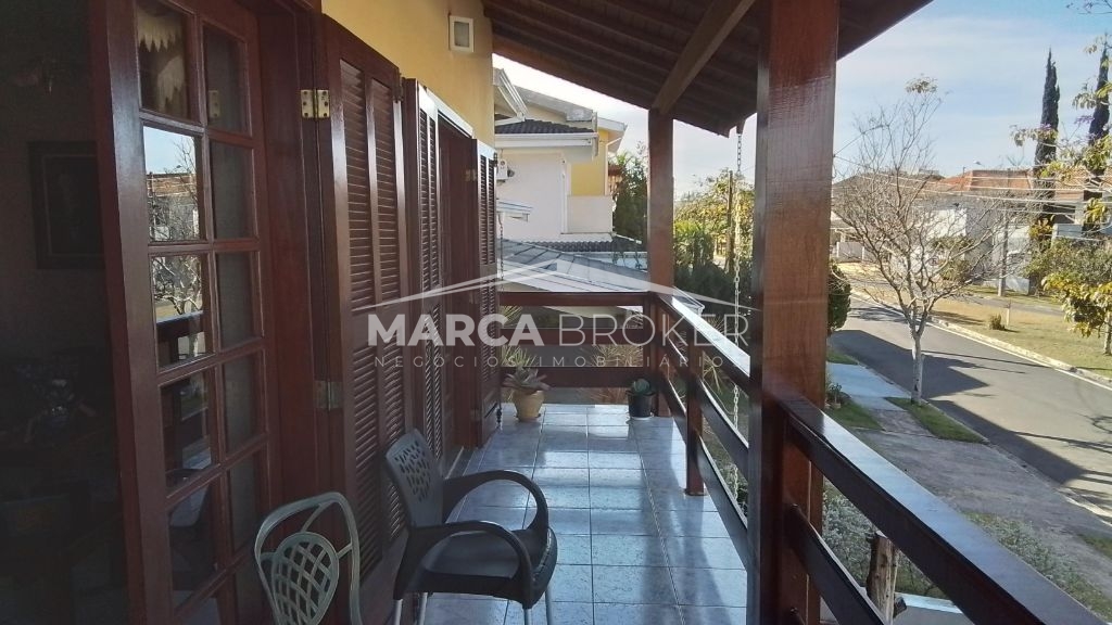 Casa a venda com 03 dorm, sendo uma suíte no condomínio terr