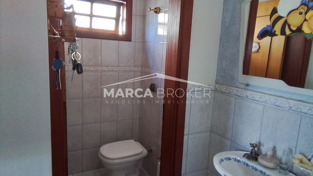 Casa a venda com 03 dorm, sendo uma suíte no condomínio terr