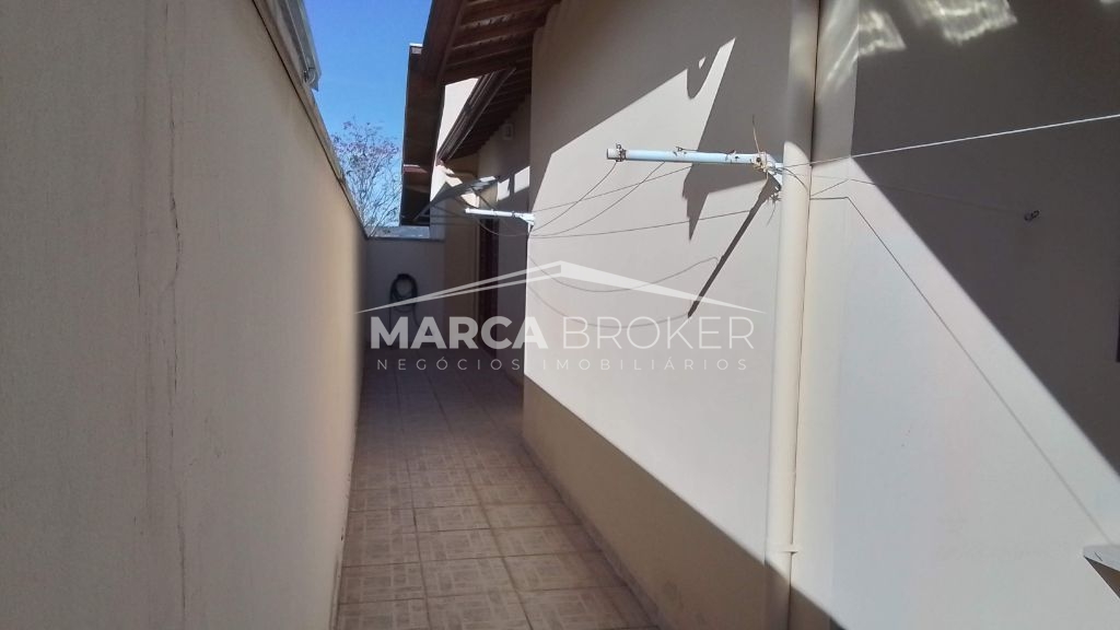 Casa a venda com 03 Dorm, sendo uma suíte no Condomínio Terras do Oriente em Valinhos