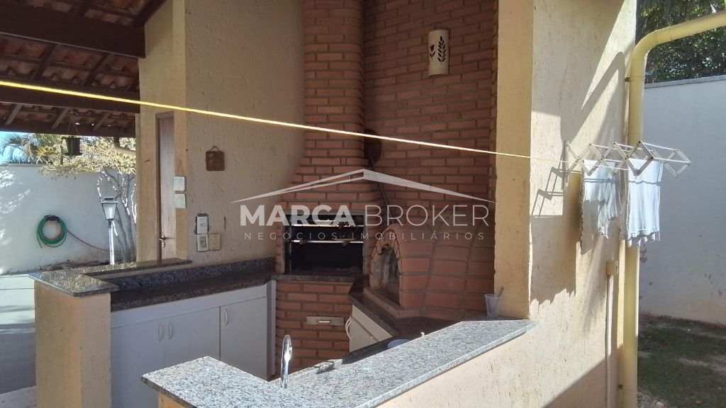 Casa a venda com 03 Dorm, sendo uma suíte no Condomínio Terras do Oriente em Valinhos
