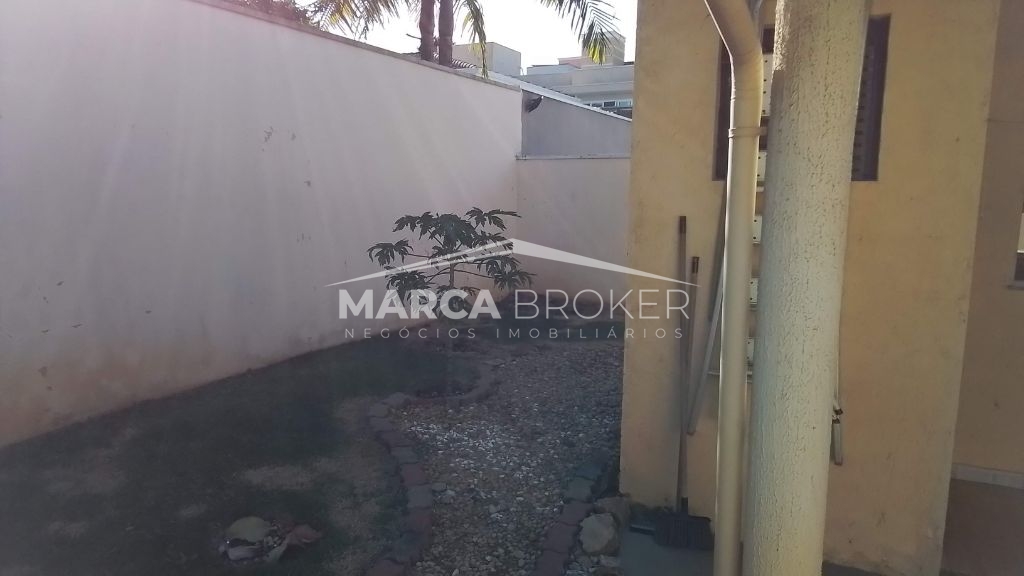 Casa a venda com 03 Dorm, sendo uma suíte no Condomínio Terras do Oriente em Valinhos