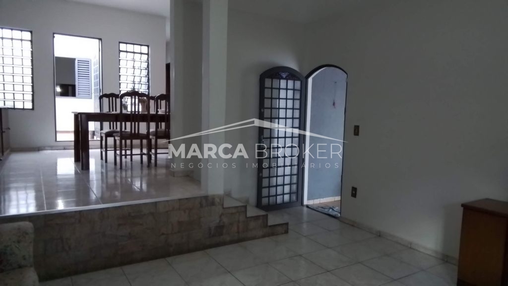 Casa para locacao e venda com 03 dorm, sendo 02 suítes no ba