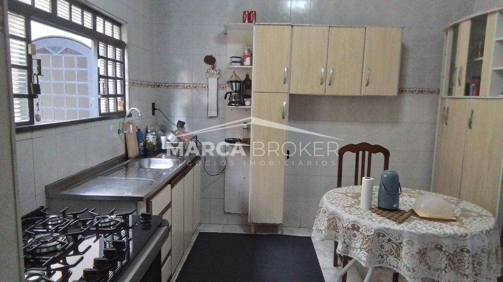 Casa para locacao e venda com 03 dorm, sendo 02 suítes no ba