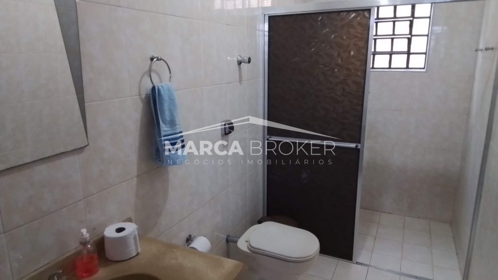 Casa para locacao e venda com 03 dorm, sendo 02 suítes no ba