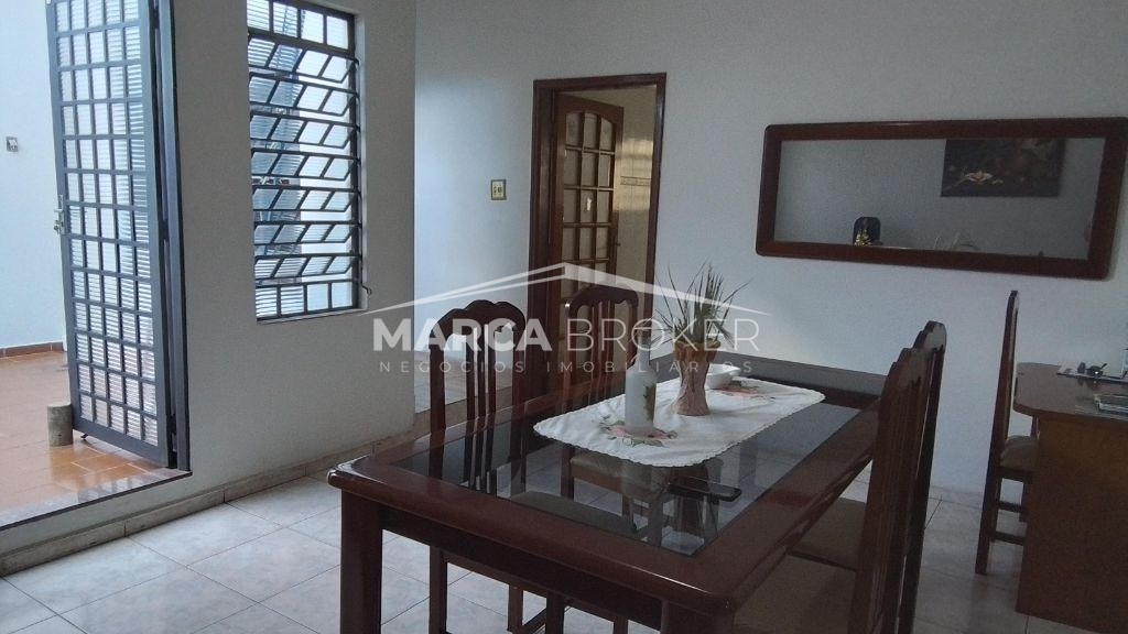 Casa para locacao e venda com 03 dorm, sendo 02 suítes no ba