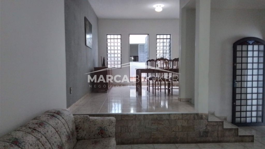 Casa para locacao e venda com 03 dorm, sendo 02 suítes no ba