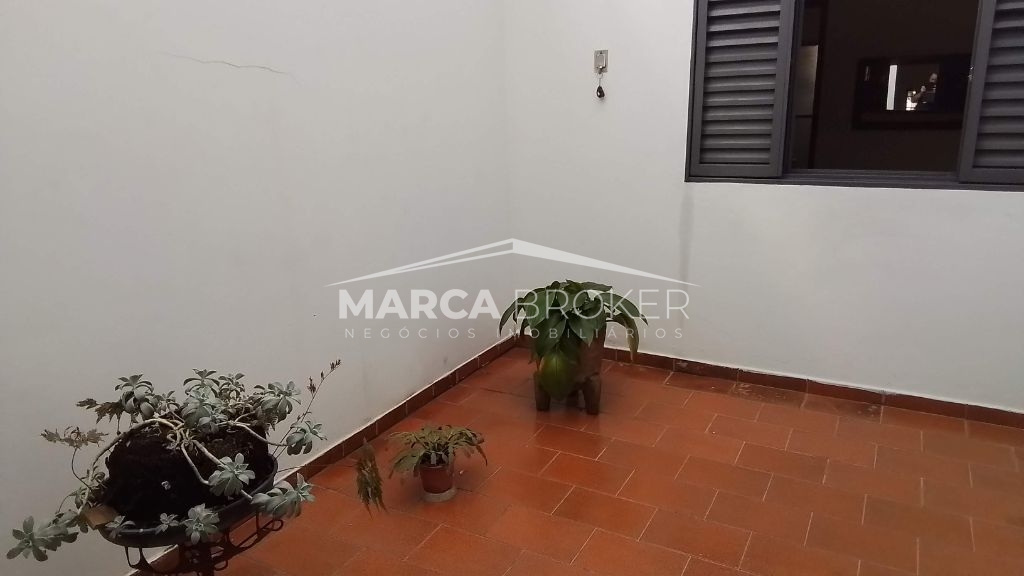 Casa para locacao e venda com 03 dorm, sendo 02 suítes no ba