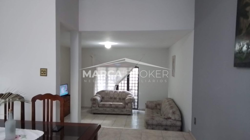 Casa para locacao e venda com 03 dorm, sendo 02 suítes no ba