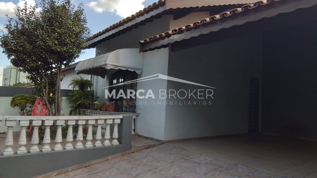 Casa para locacao e venda com 03 dorm, sendo 02 suítes no ba