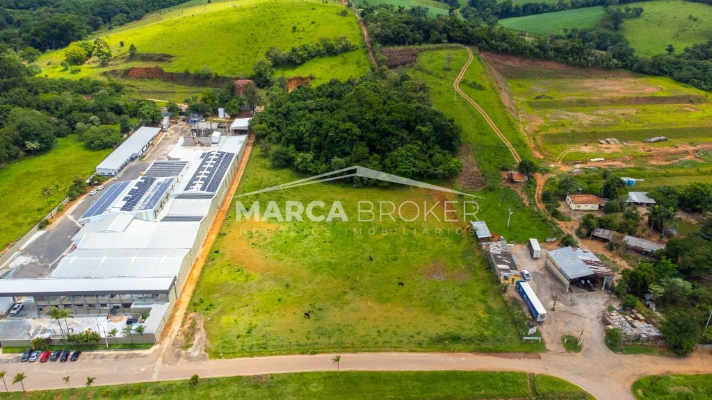 Ótimo local para industria/centro de distribuição às margens