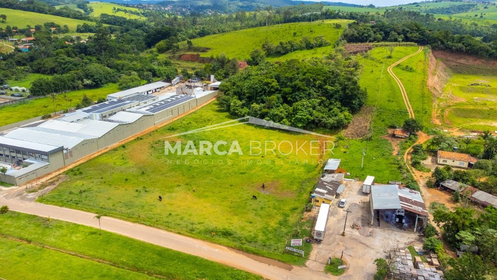 Ótimo local para industria/centro de distribuição às margens