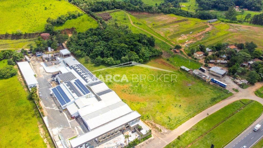 Ótimo local para industria/centro de distribuição às margens