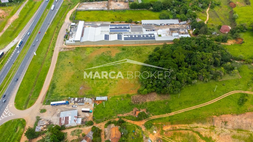 Ótimo local para industria/centro de distribuição às margens
