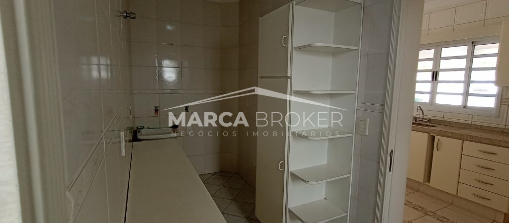 Casa de Condomínio com 4 Quartos sendo 02 suítes para Alugar em Valinhos, 350 m² de construção