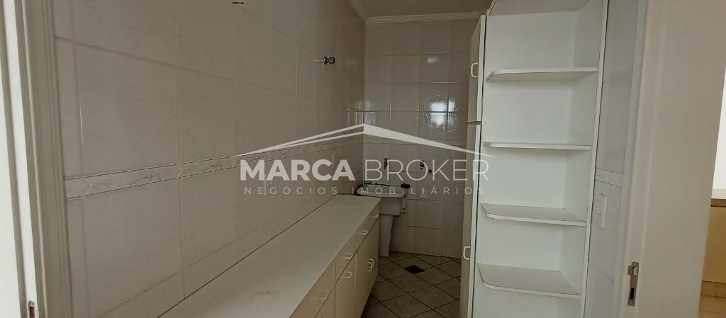 Casa de Condomínio com 4 Quartos sendo 02 suítes para Alugar em Valinhos, 350 m² de construção