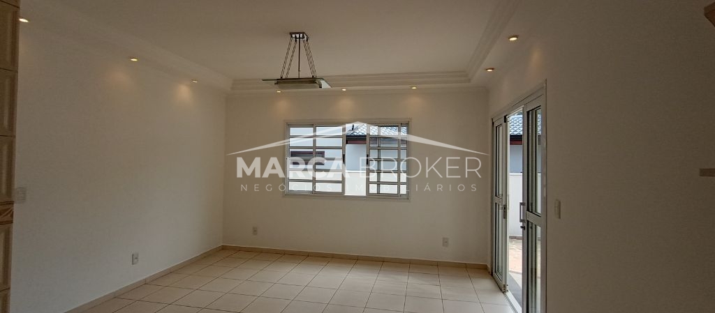 Casa de Condomínio com 4 Quartos sendo 02 suítes para Alugar em Valinhos, 350 m² de construção