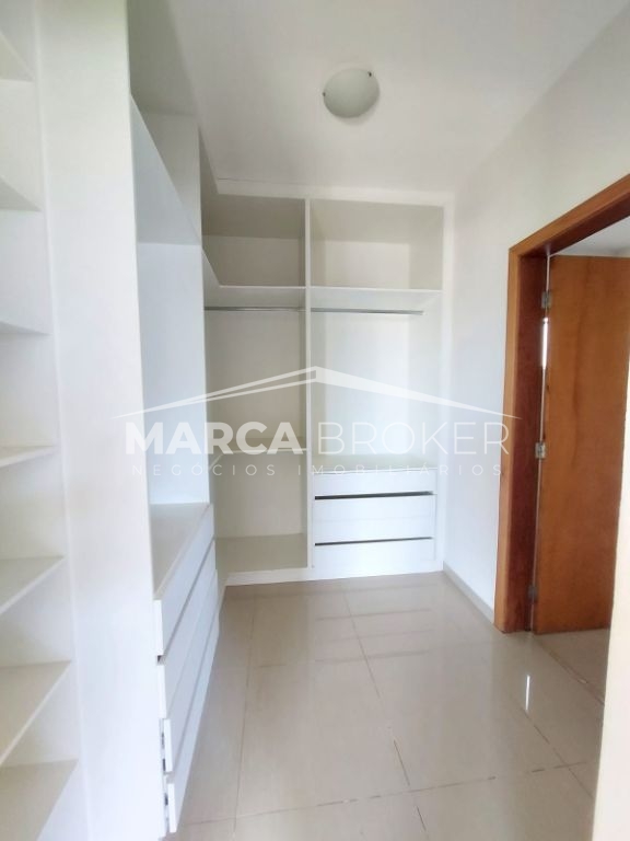 Casa em condomínio à comprar no condomínio villagio di napol