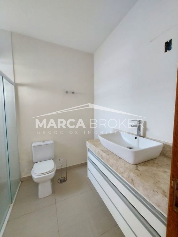 Casa em condomínio à comprar no condomínio villagio di napol