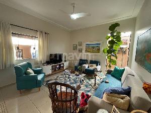 Casa á venda com 3 dormitórios e Edícula - Mavin Imóveis e Negócios