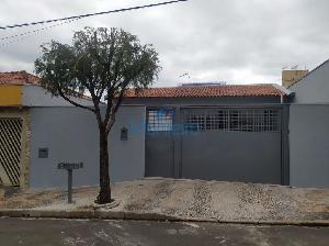Casa Porto Ferreira Centro - Monteiro Imobiliária