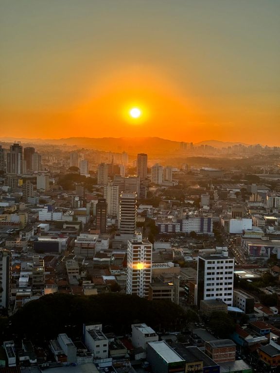 Apartamento de alto padrão com 2 dormitórios no centro de os