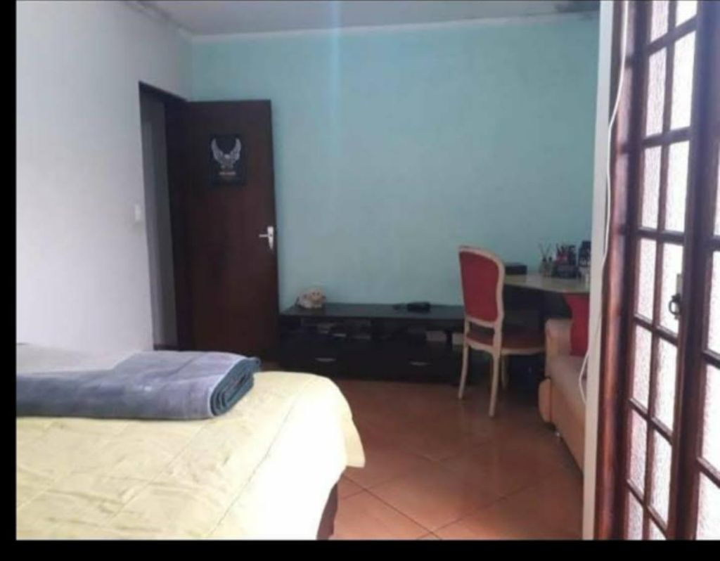 Casa à venda com 4 quartos, 237m² - Foto 2