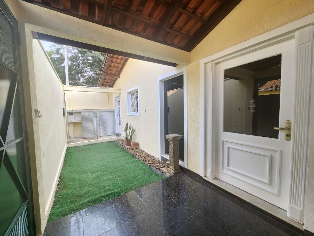 Casa alto padrão com 3 dormitórios totalmente reformada no p