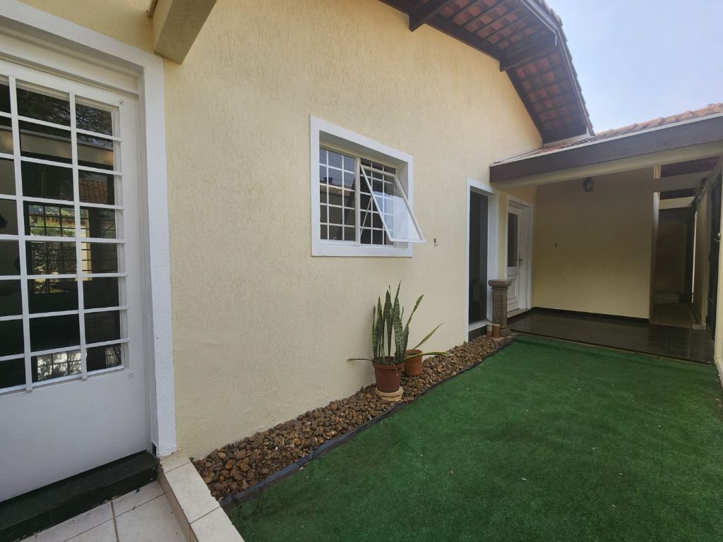 Casa alto padrão com 3 dormitórios totalmente reformada no p