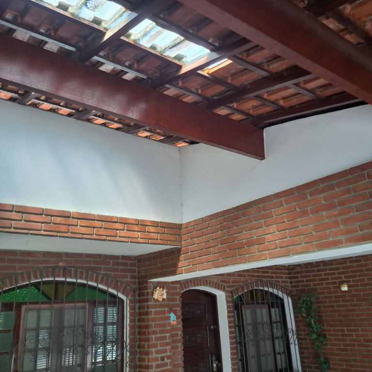 Casa à venda com 3 dormitórios e churrasqueira no bairro pes