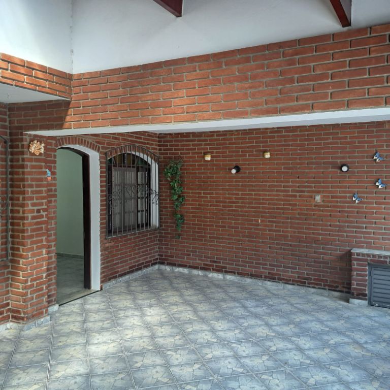 Casa à venda com 3 dormitórios e churrasqueira no bairro pes